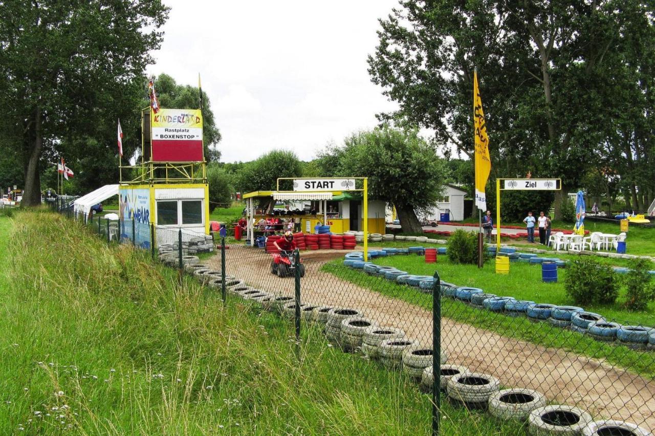 Reetdachhaus Mit Eigenem Strandkorb In Wohlenberg An Der Ostsee Екстериор снимка